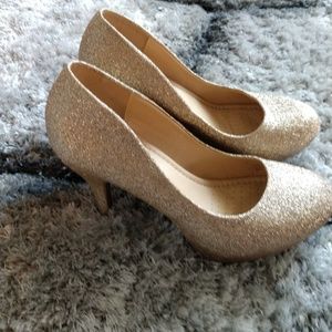 Gold Glitter Size 9 3 1/2 inch heels
